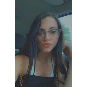 Meet your Posher, Kayla